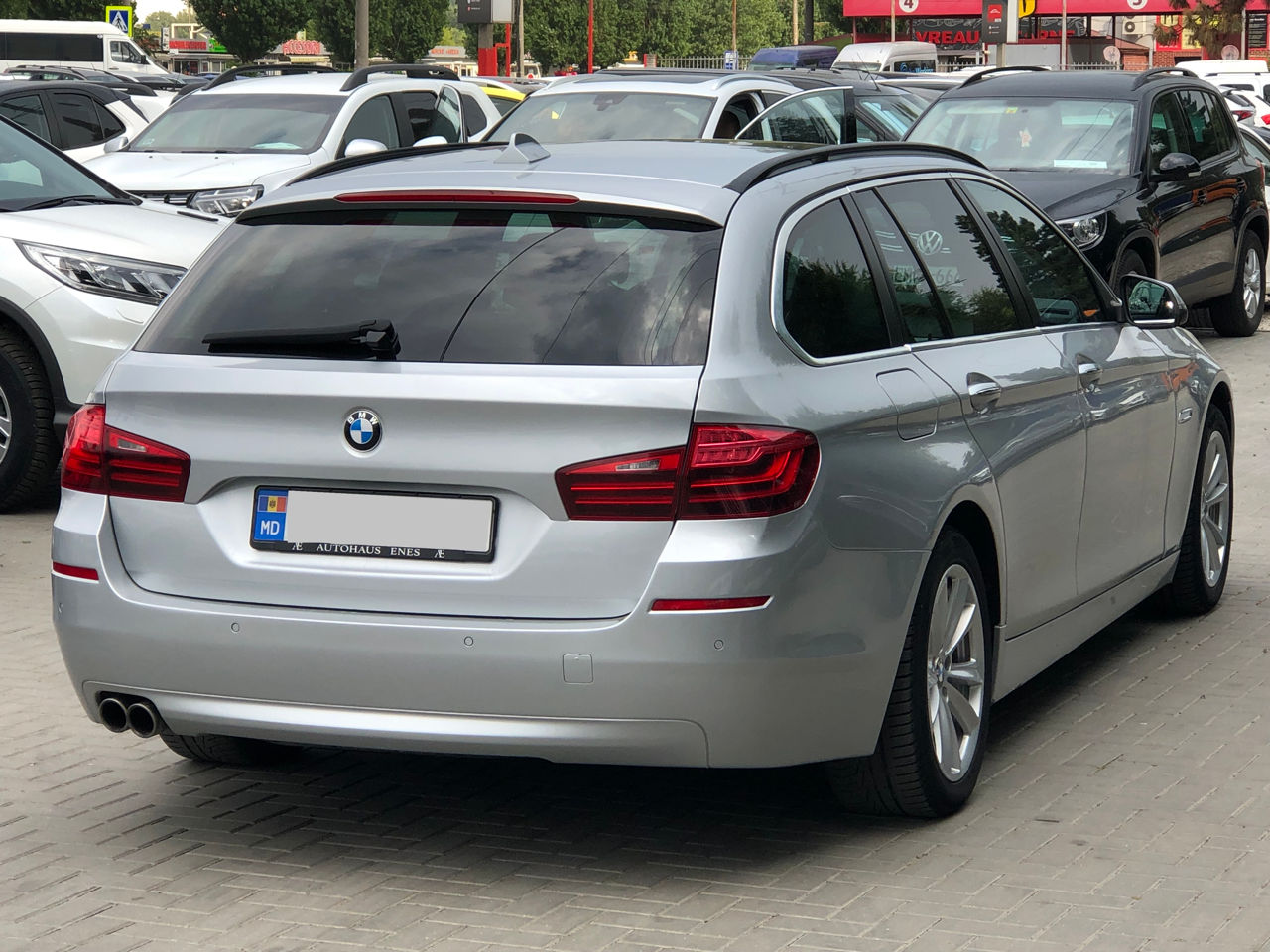 BMW 5 Series foto 2