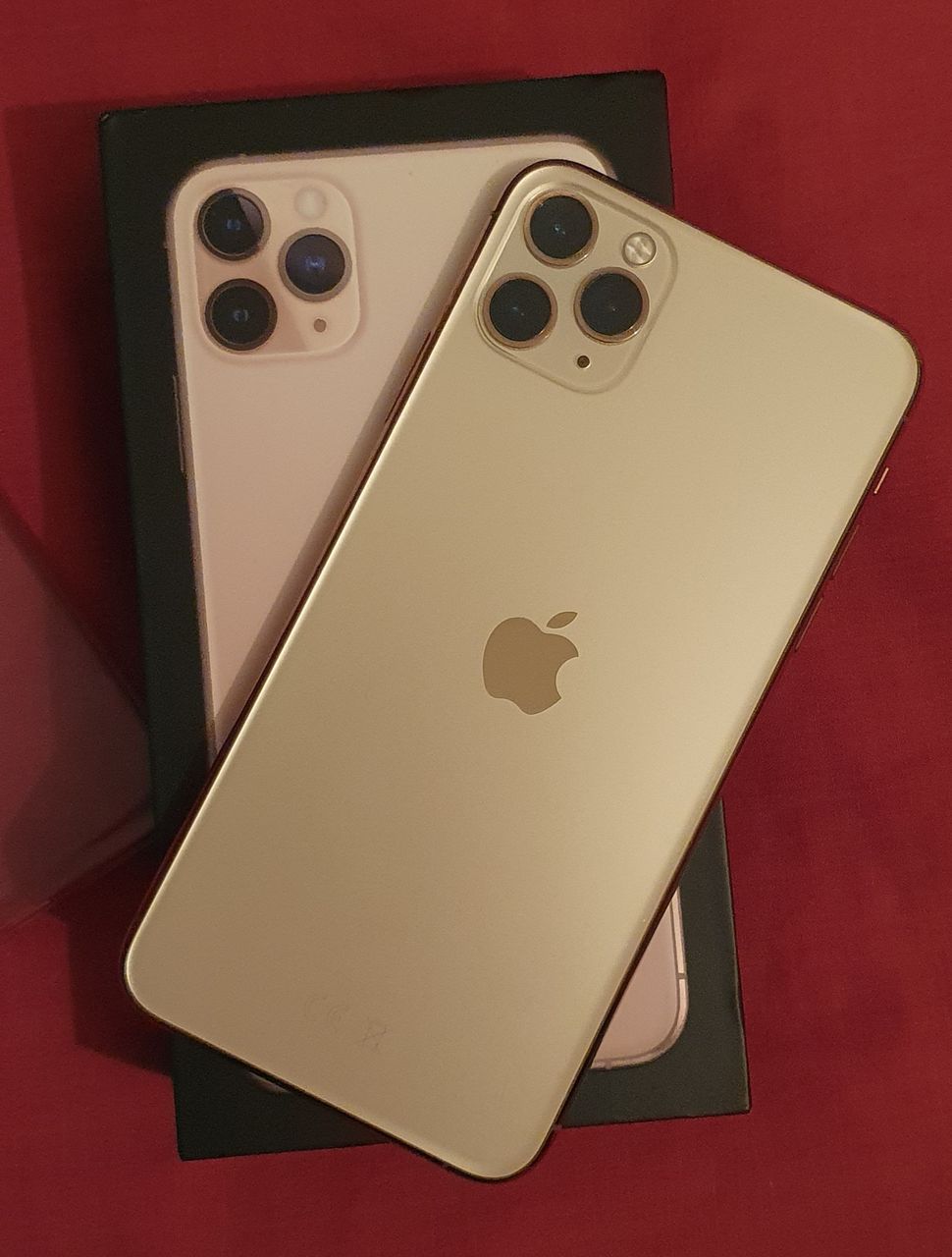 Vind iPhone 11ProMax Gold 512gb Nou