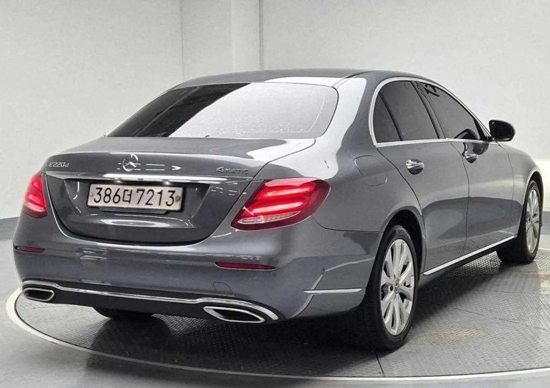 Mercedes E-Class foto 3