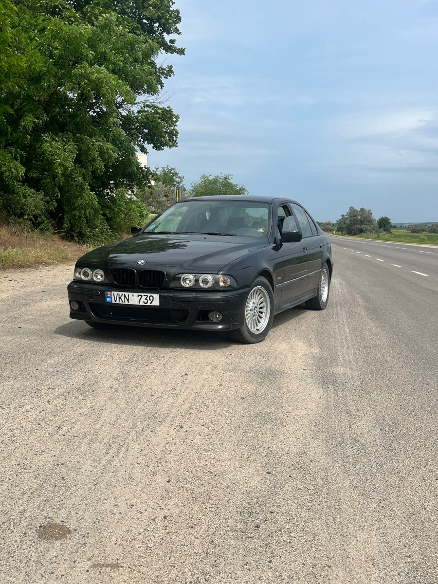 BMW 5 Series фото 1