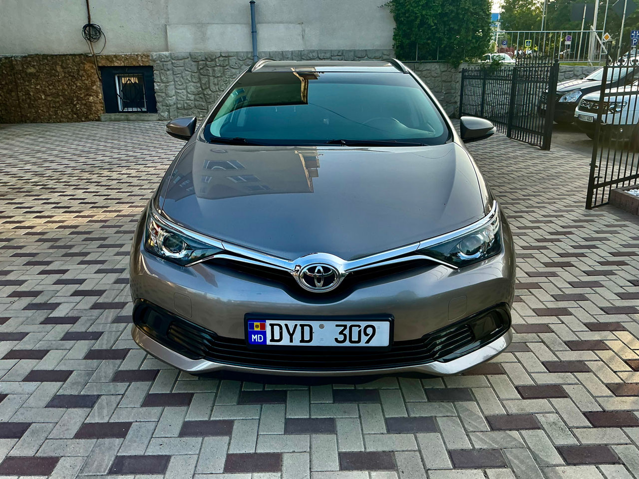 Toyota Auris 2016 г. с пробегом 200000 км, Дизель, 10599 €