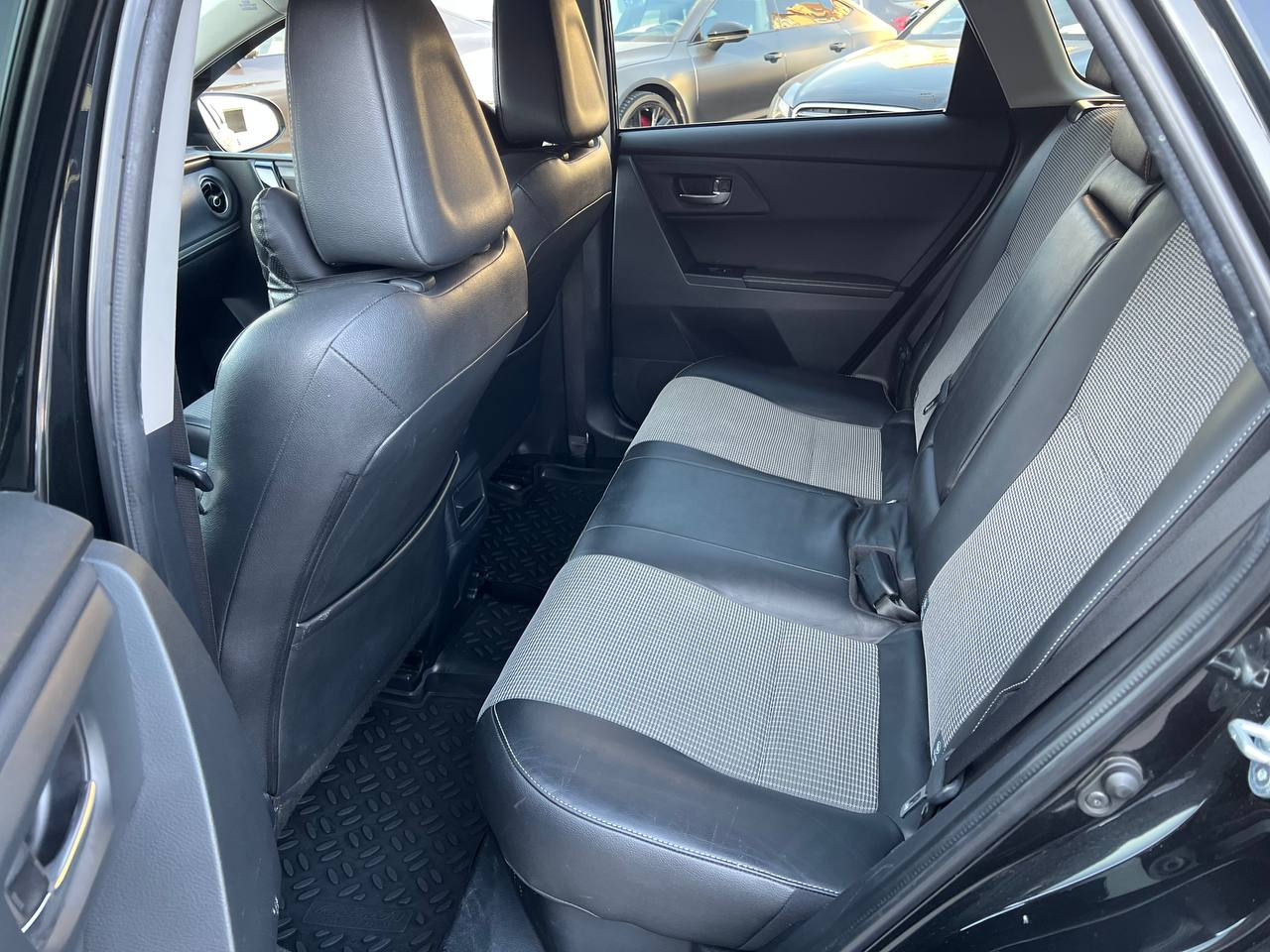 Toyota Auris foto 16