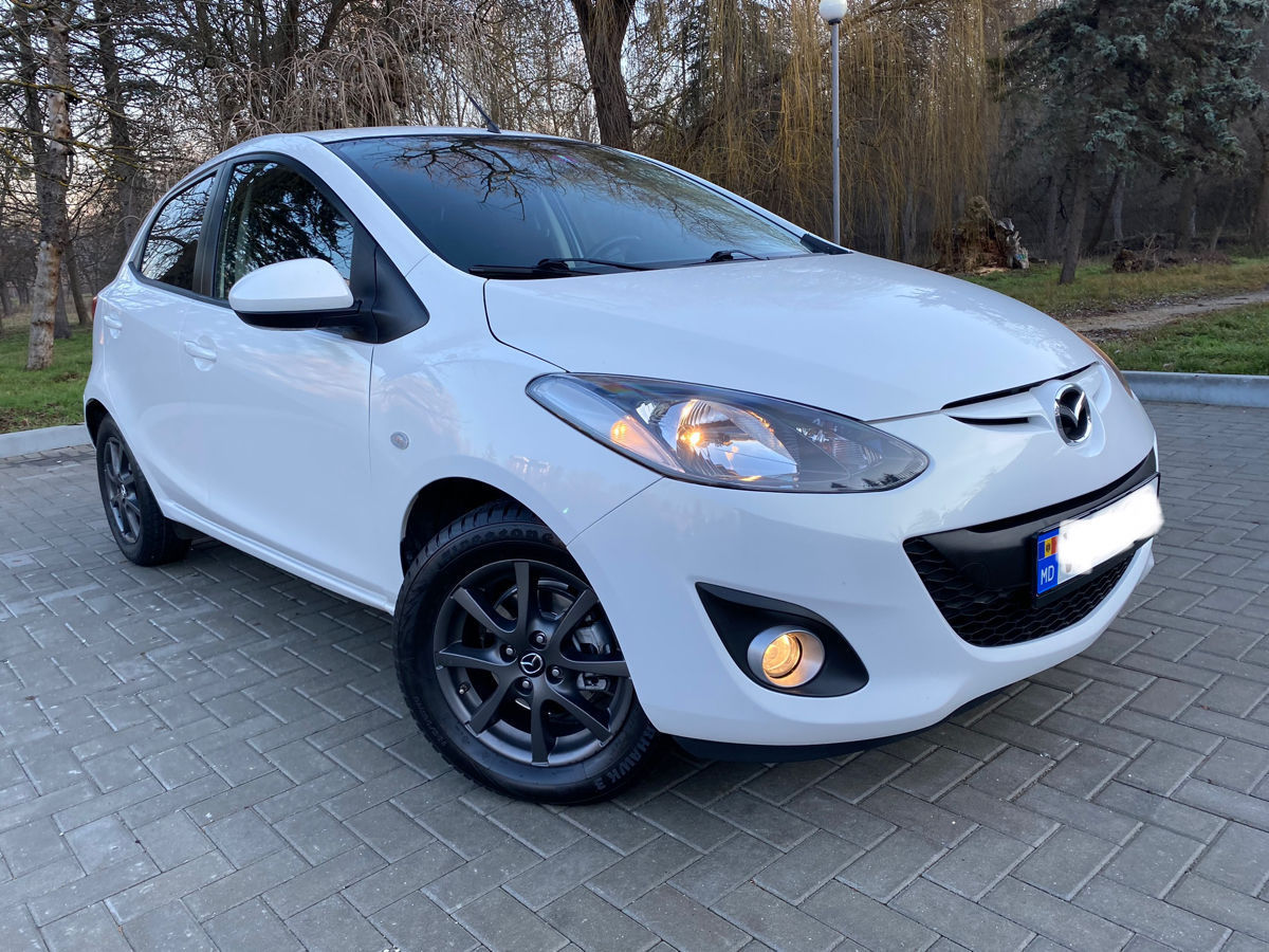 Mazda 2 foto 1