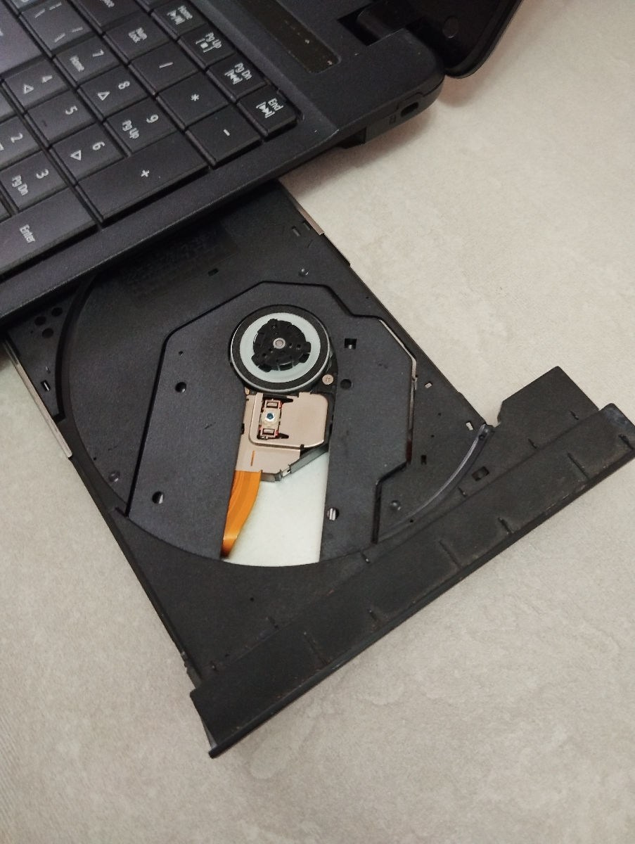 Vând laptop Acer + geantă laptop cadou foto 4