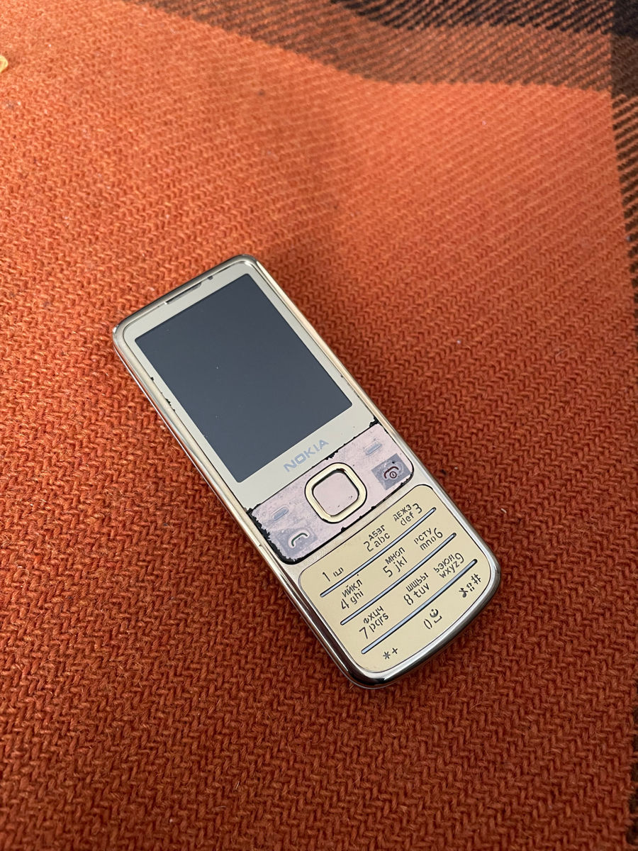 Nokia 6700 Gold