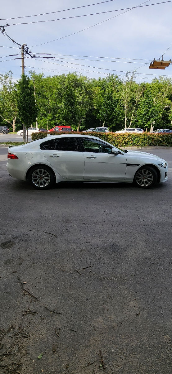 Jaguar XE фото 6