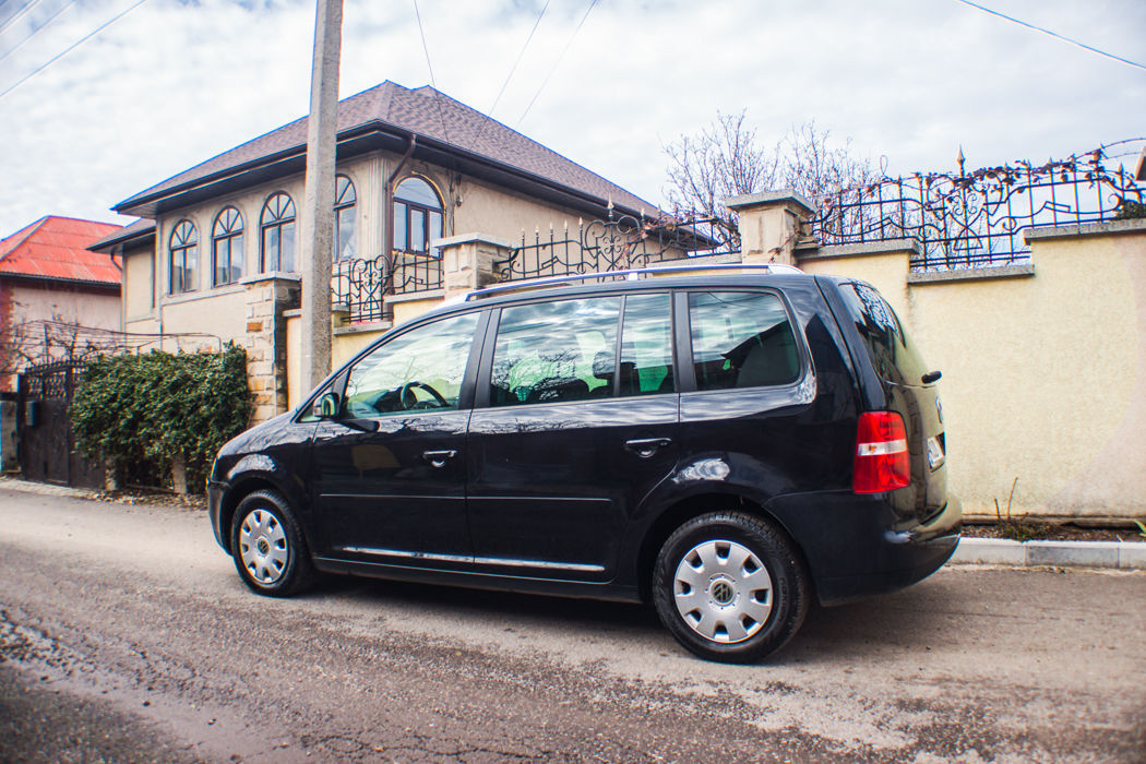 Volkswagen Touran foto 1