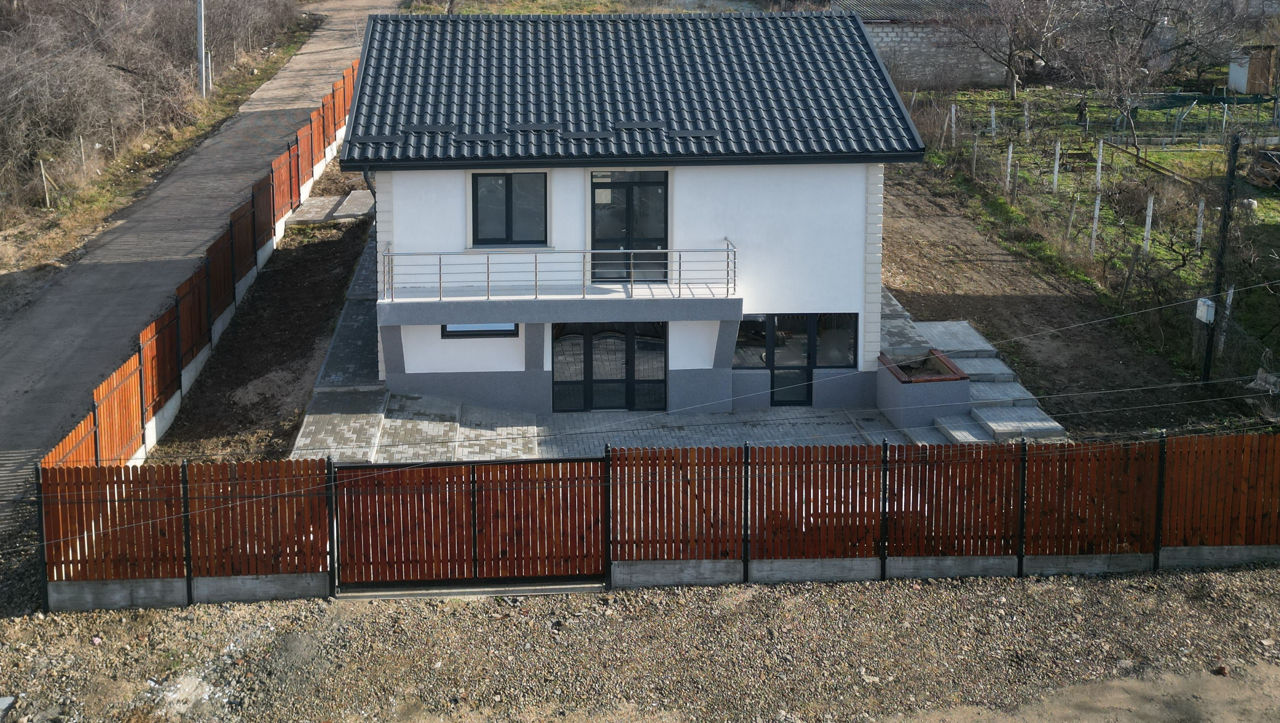 Vila, casa modernă cu 2 etaje  in suburbie foto 3