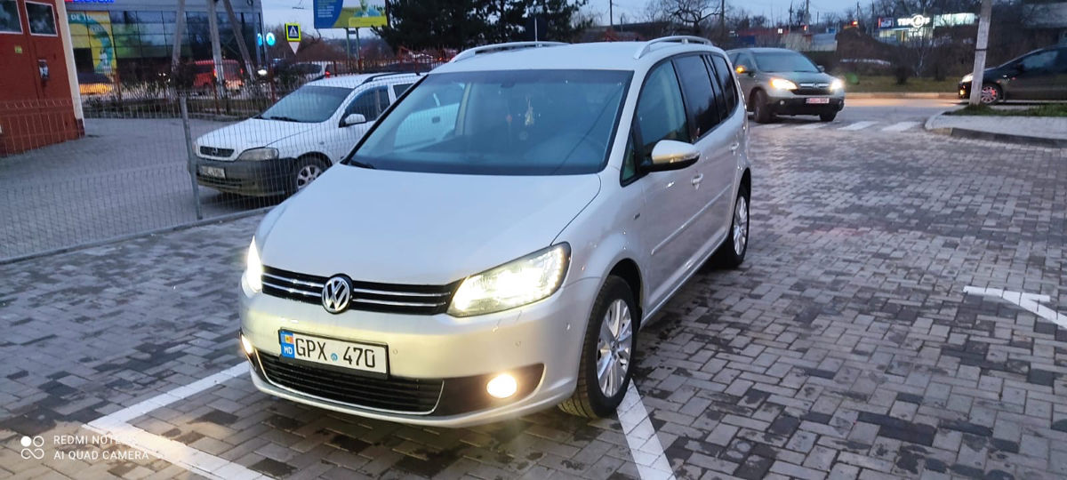 Volkswagen Touran foto 2