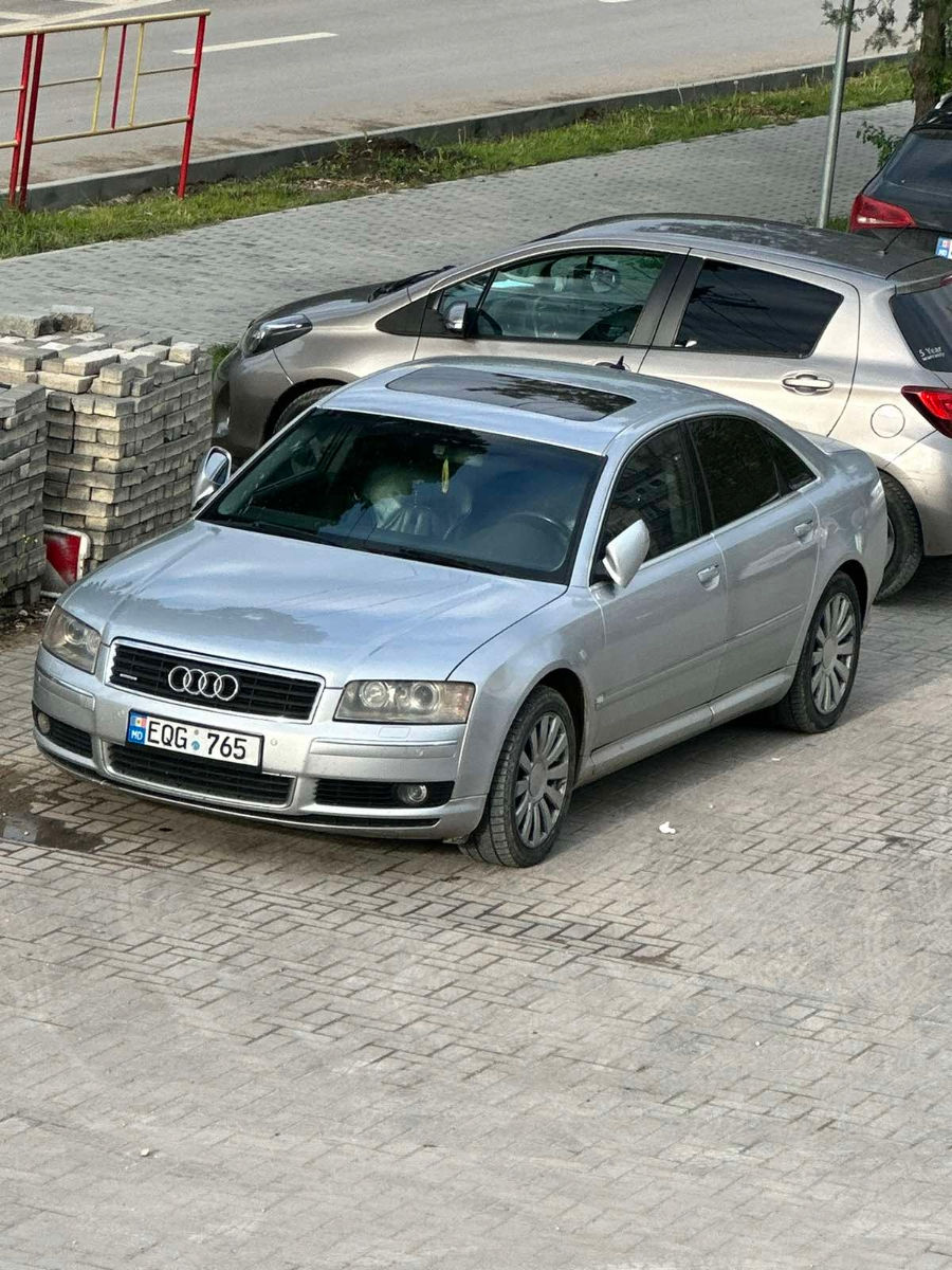 Audi A8 фото 0