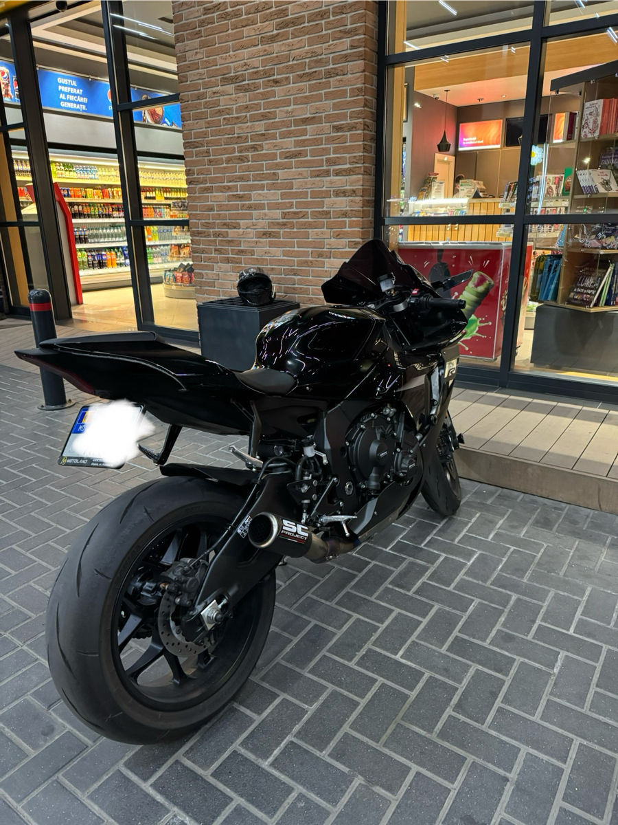 Yamaha R1 фото 2