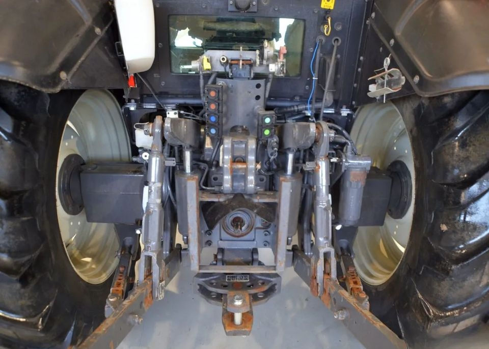 Valtra N 123 foto 8