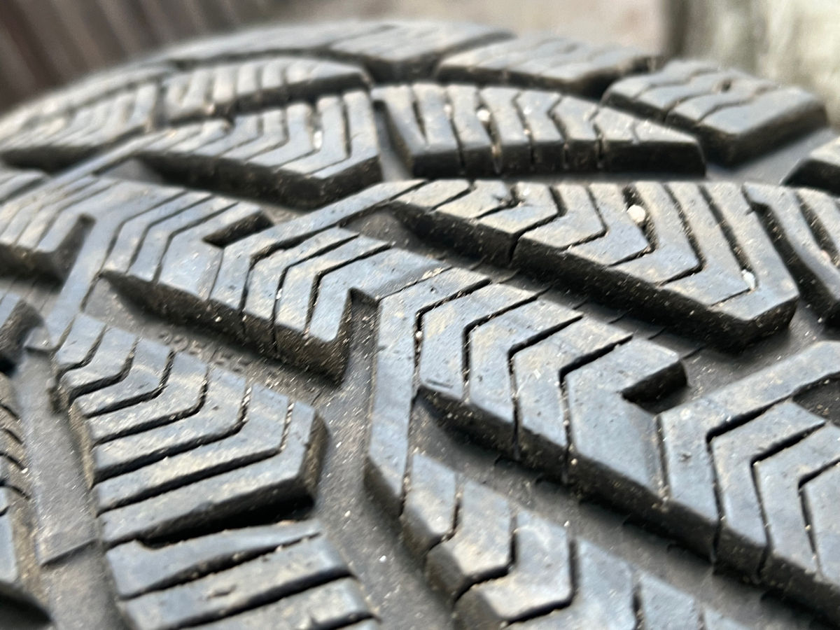Продам 2 шины 225/55 R17 Taurus Snow (Michelin Group) фото 4