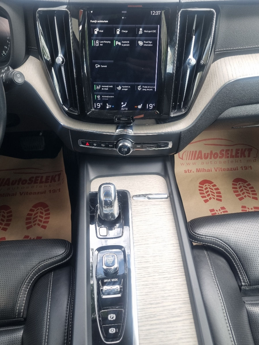 Volvo XC60 2019 photo 14