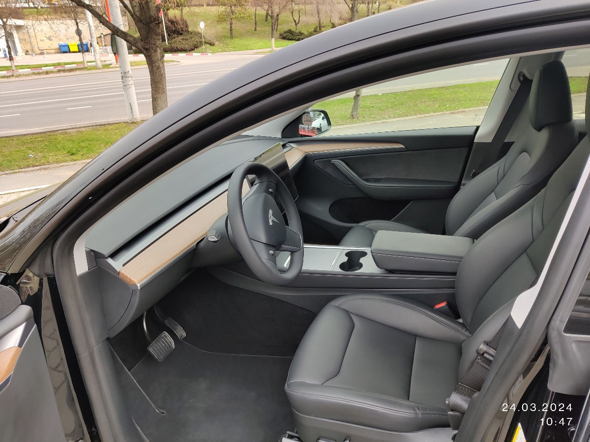 Tesla Model Y foto 3