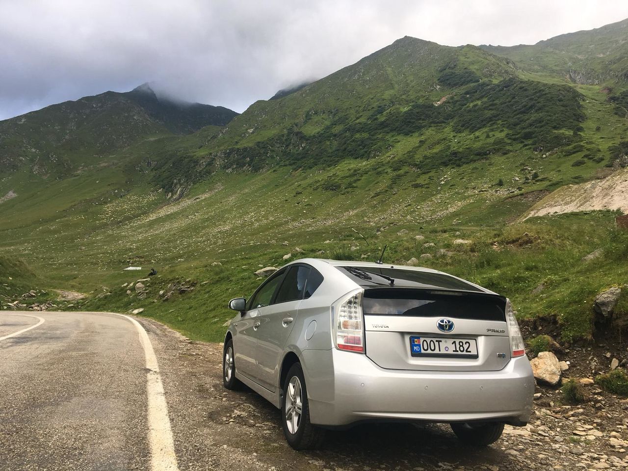 Chirie Toyota Prius / аренда экономных автомобилей foto 6