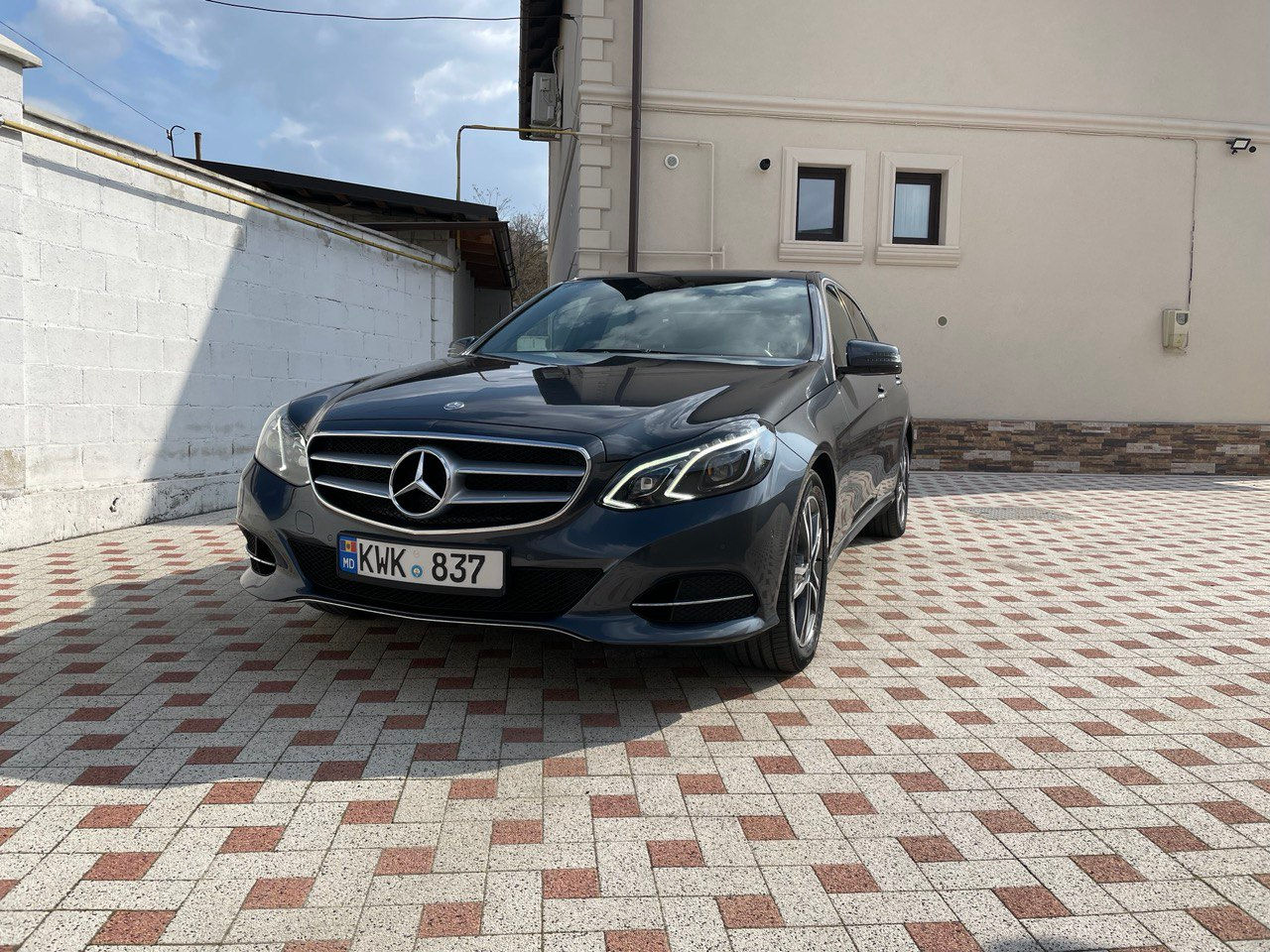 Mercedes E-Class foto 0