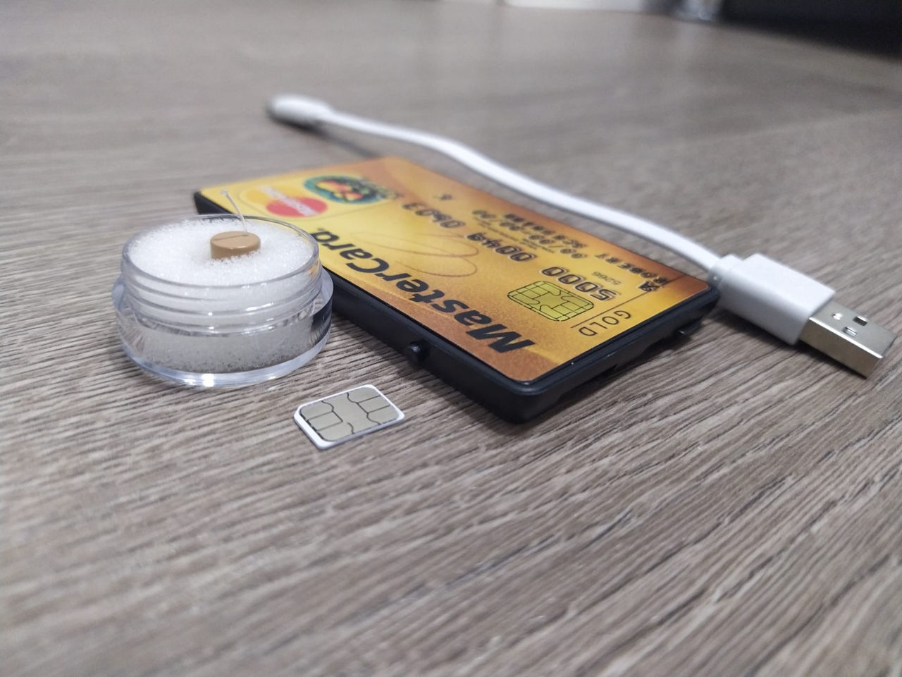 Microcasti japoneze cu GSM box. фото 1
