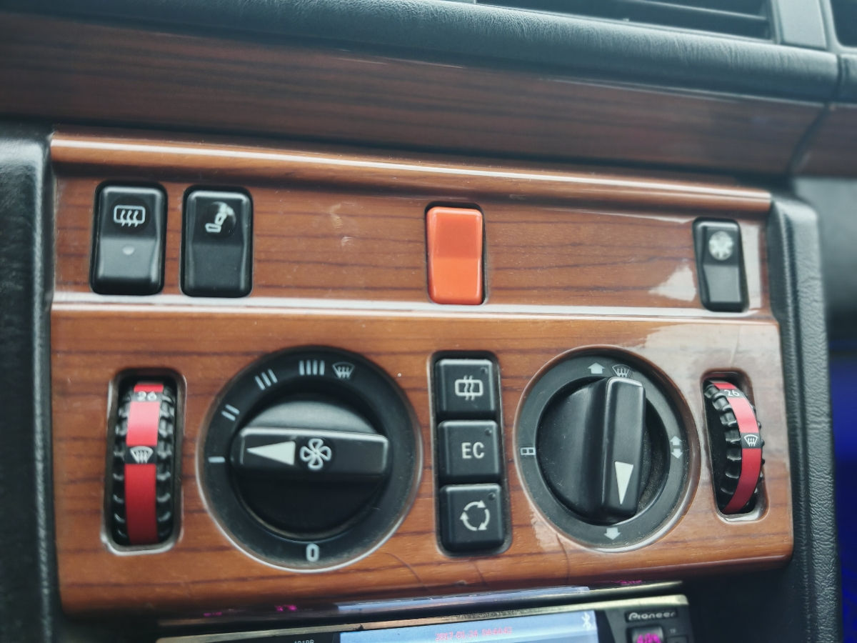 Mercedes E-Class фото 12