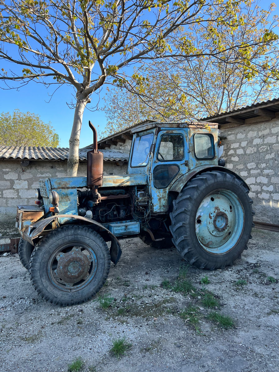 Tractor T40 cu remorcă foto 0