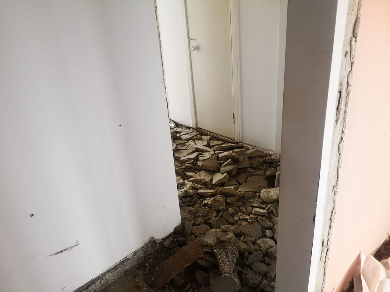 Taiere pereti, beton armat, asfalt  / demolari fundatii, plansee, pereti. foto 7