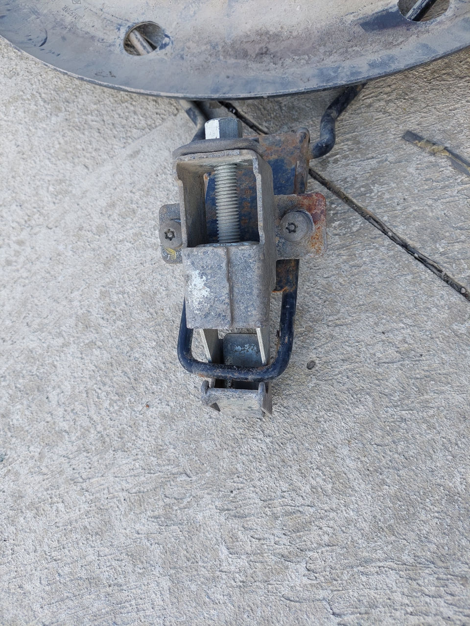 Suport roata rezerva Dacia Duster 2010-2017 фото 1