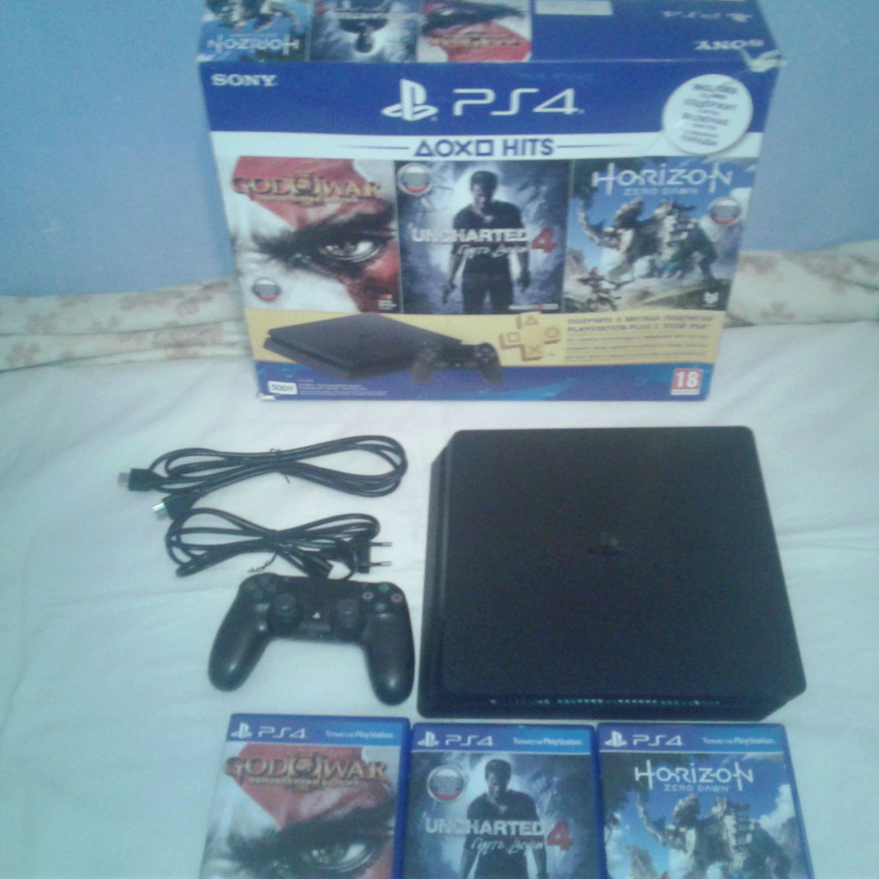 Продам PlayStation 4 Slim + 3 игры