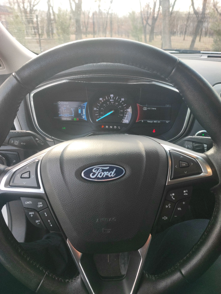 Ford Fusion foto 8