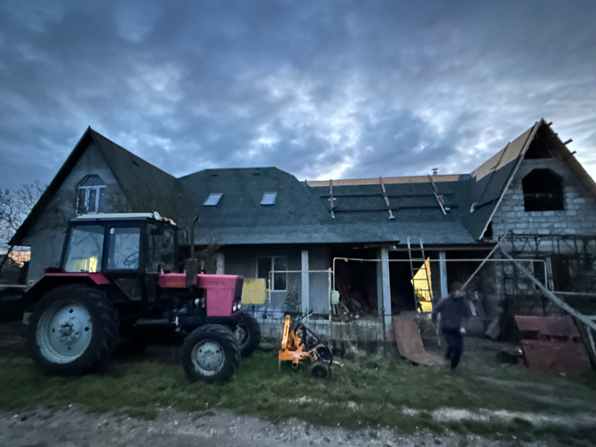 Renovam si executam acoperisuri foto 2