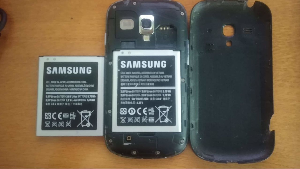 Samsung Galaxy S3 mini + 2 аккумулятора