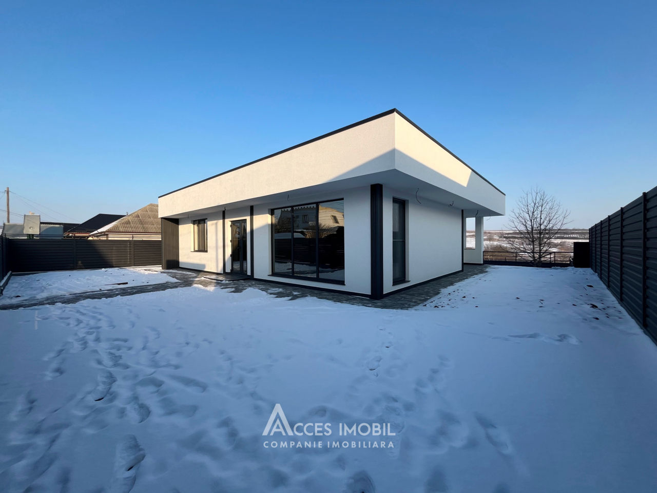 Casă! Ialoveni, str. Sfânta Vineri, 150m2 + 6 ari! Variantă Albă!