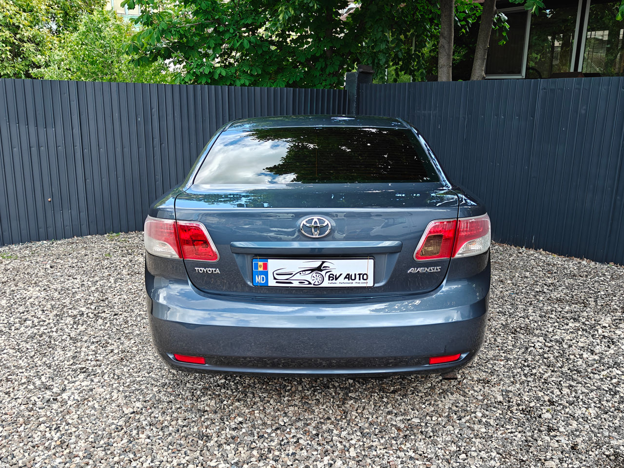 Toyota Avensis фото 4