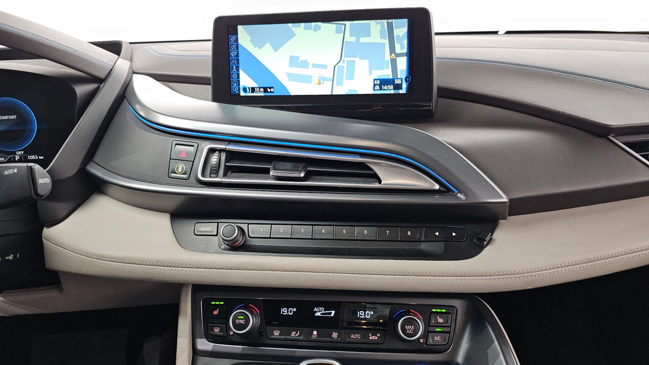 BMW i8 фото 11