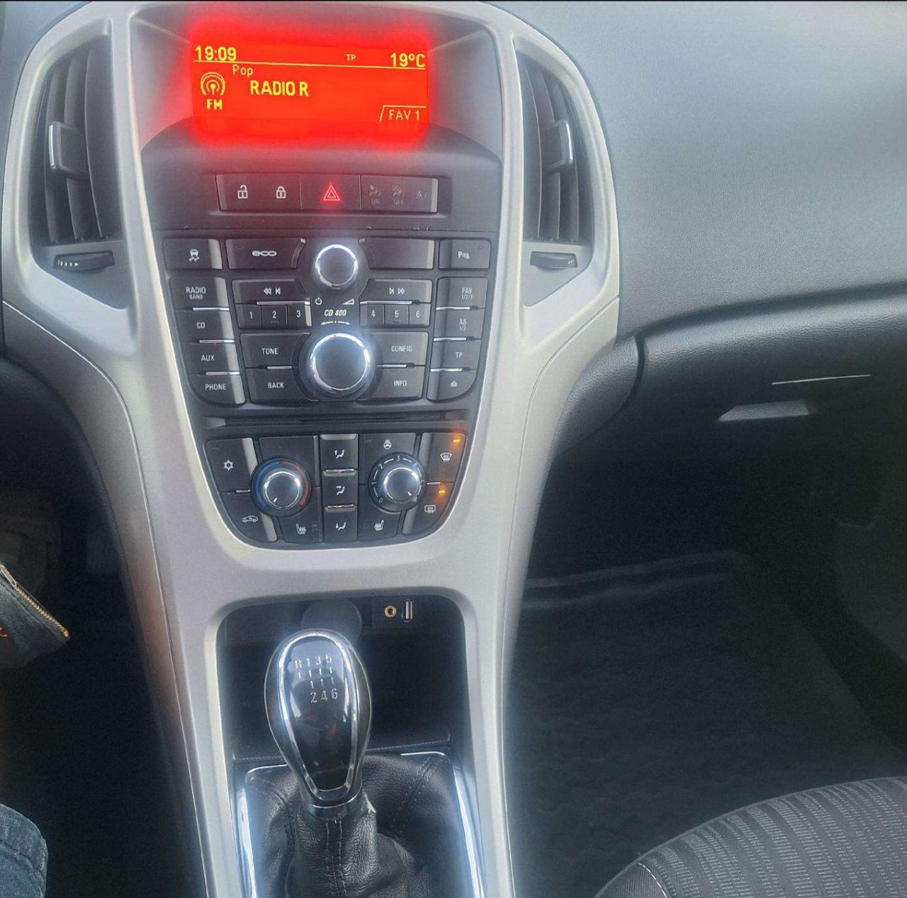 Se dezmembreaza   Opel Astra J  Разборка Опель foto 5