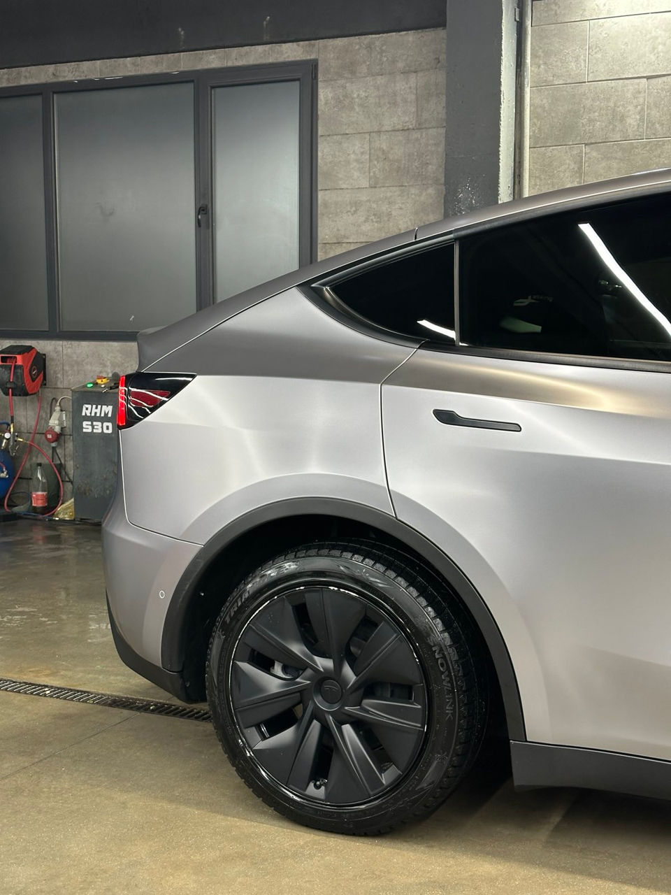 Tesla Model Y foto 5