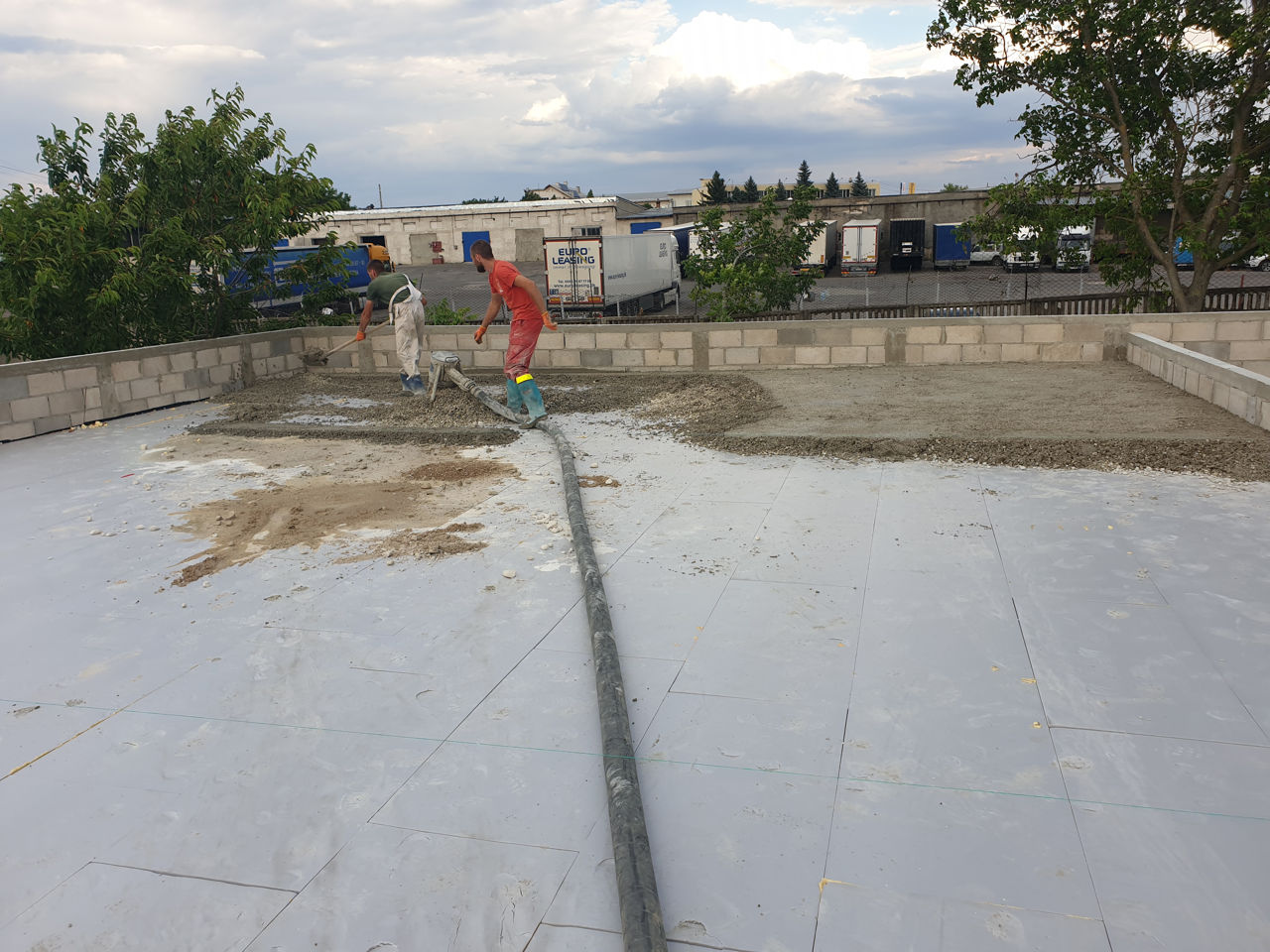 Transformă-ți casa cu un acoperiș plat modern și eficient. фото 6