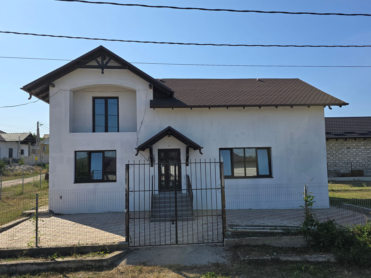 Se vinde casa de locuit în variantă albă foto 0