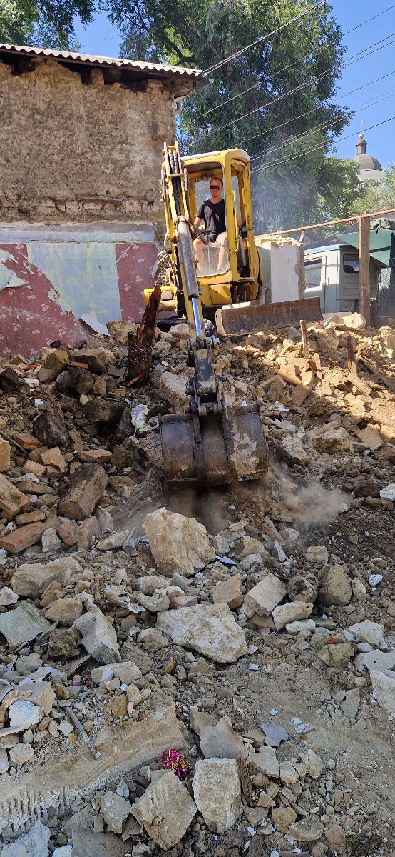 Construim piscine. Brigada de constructori. foto 4
