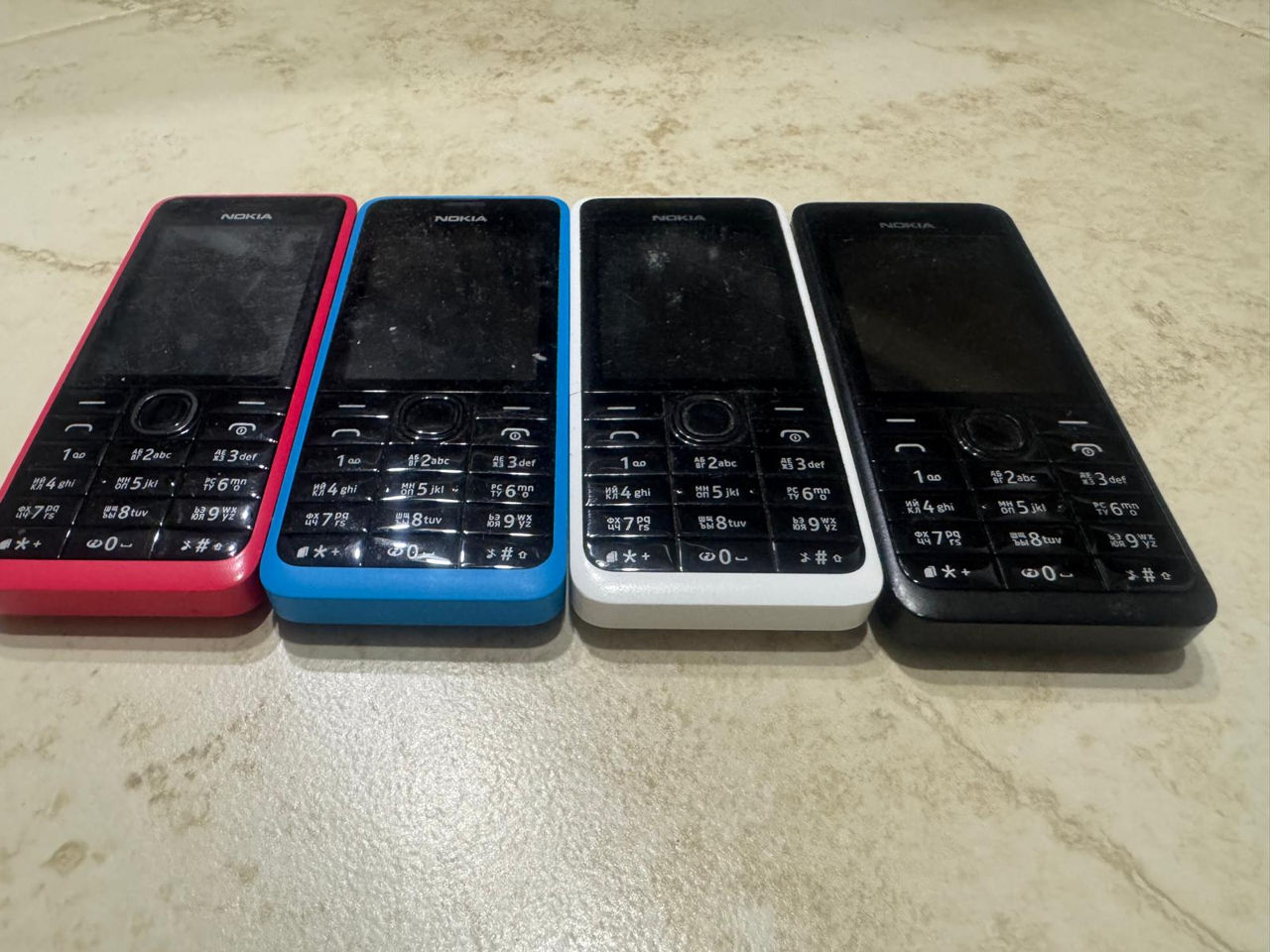Nokia modele; 220, 301 foto 0