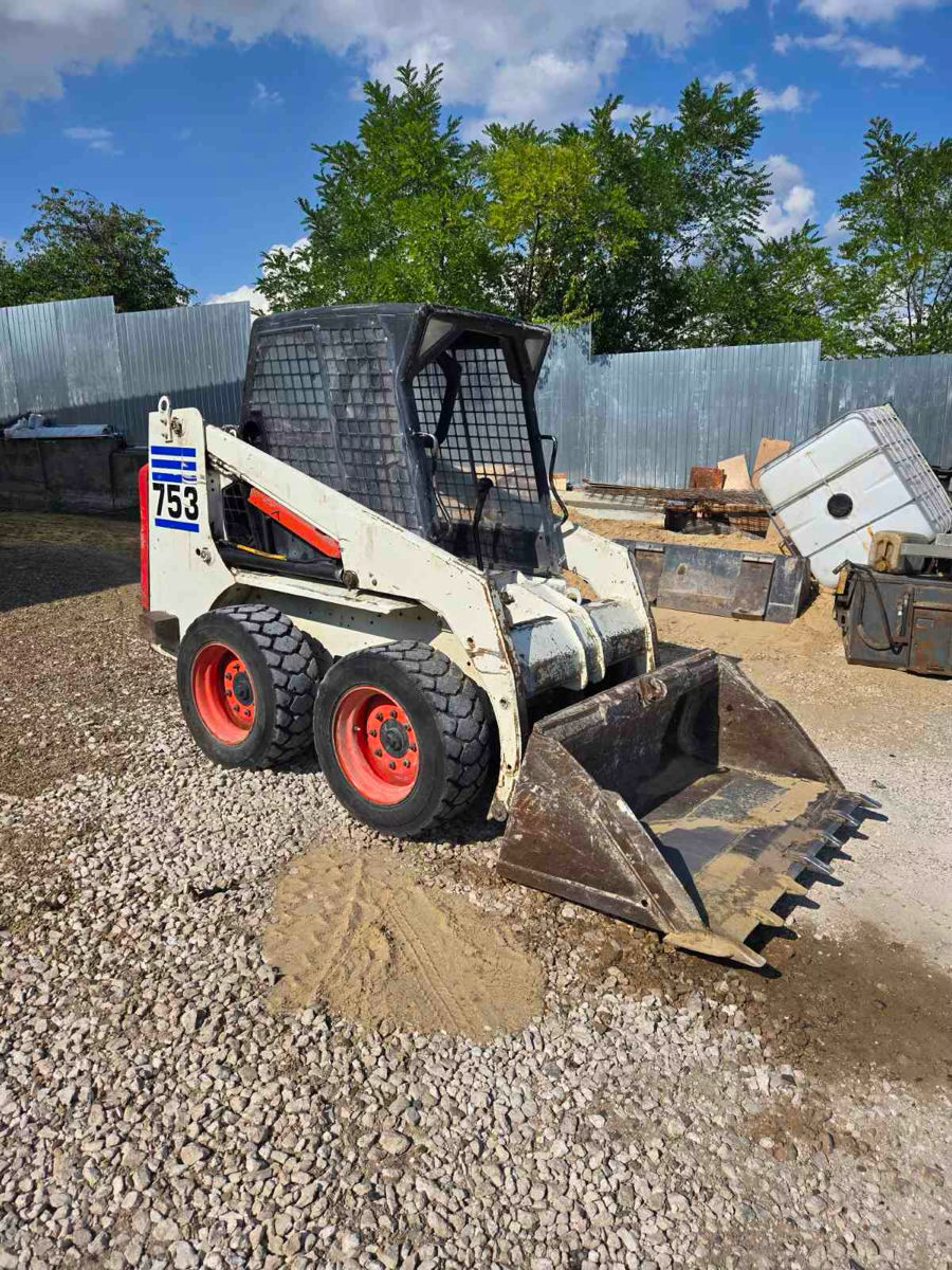 Mini încărcător Bobcat 753 фото 0