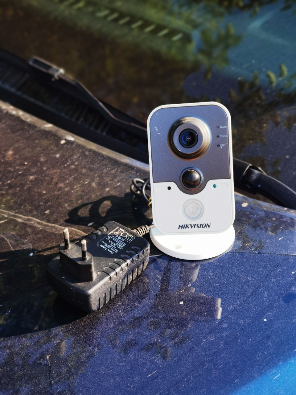 Camera HIKVISION DS-2CD2432F-IW Cu Wi-Fi, cartela de memorie. Perfect ...