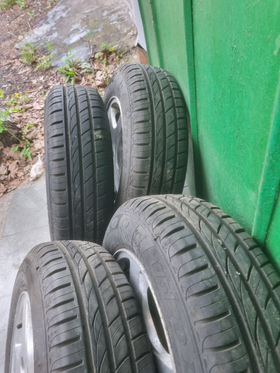 Jante cu anvelope 175 / 70 R14 foto 1