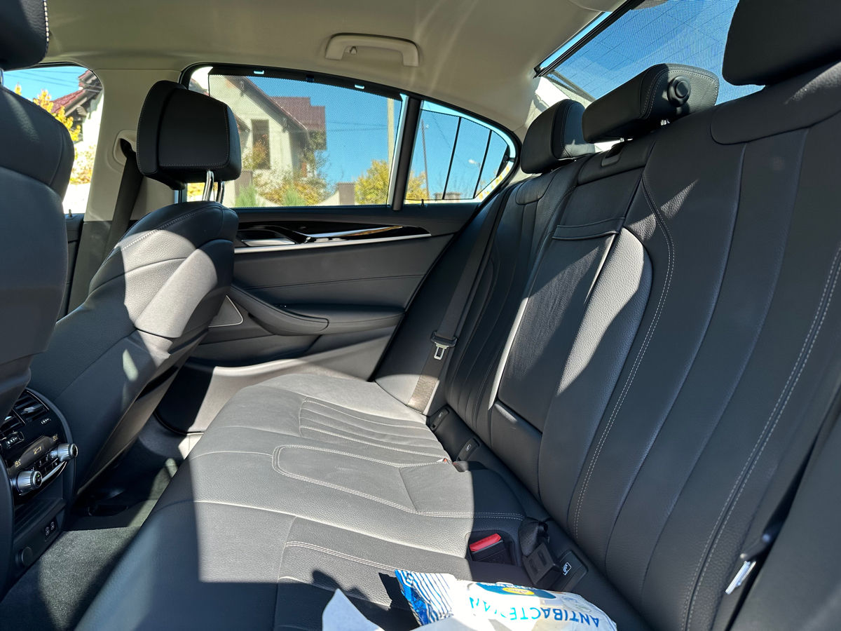BMW 5 Series фото 7