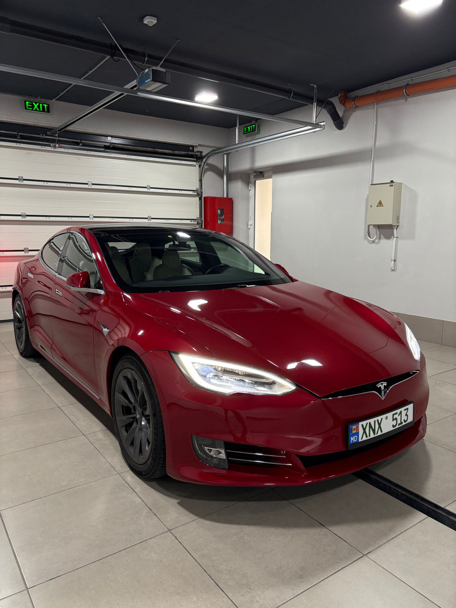 Tesla Model S foto 1