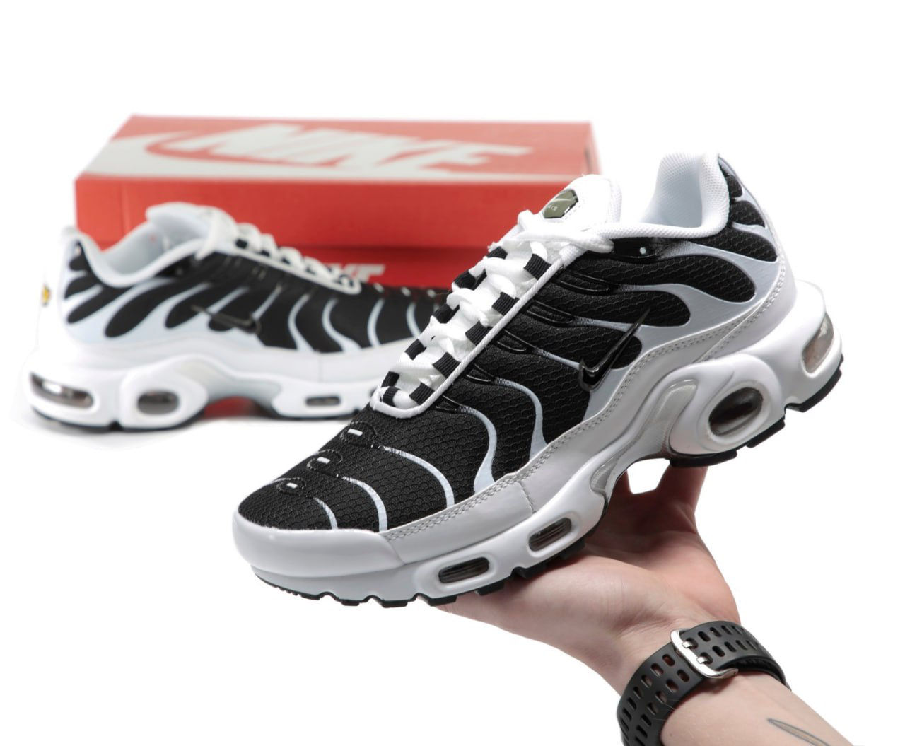 Nike Air Max Tn Plus Black/White foto 1