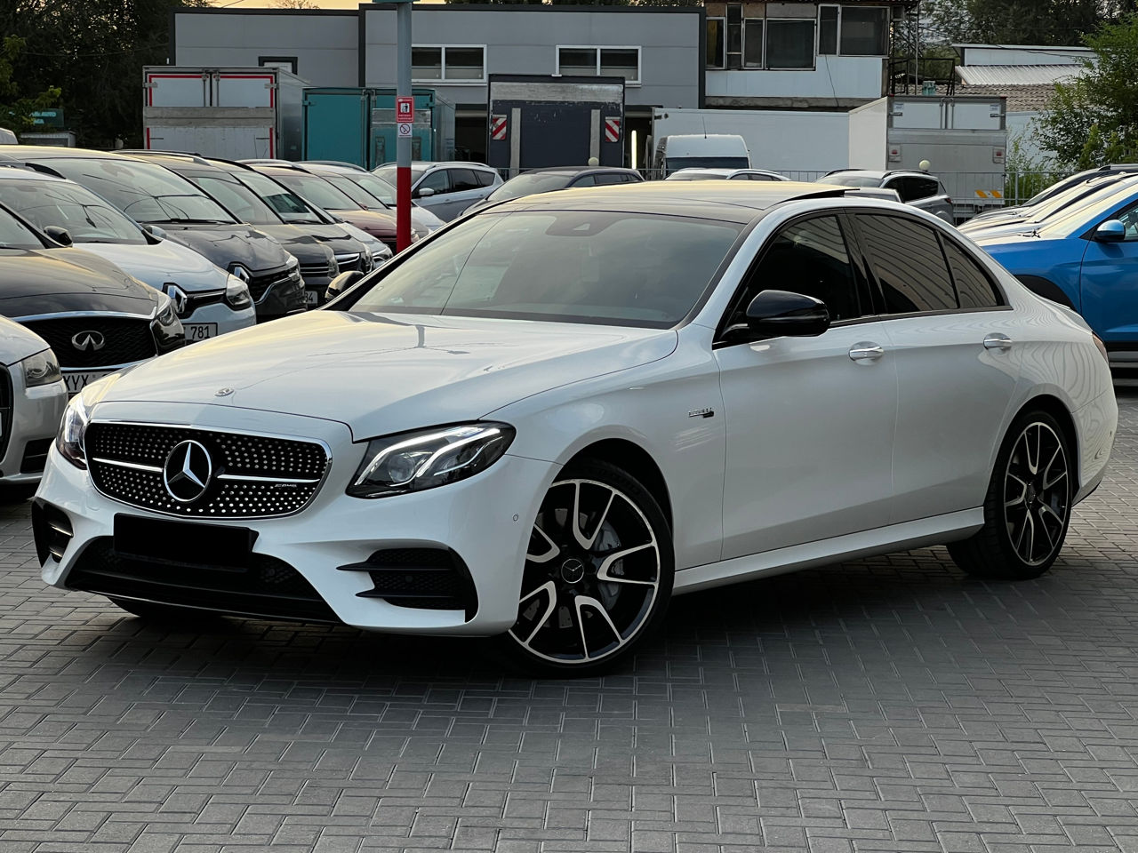 Mercedes E-Class foto 0