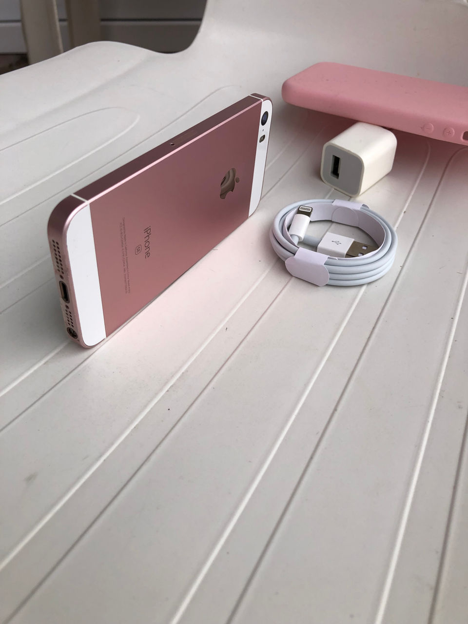 SE Rose Gold 16GB Otigjnal foto 1