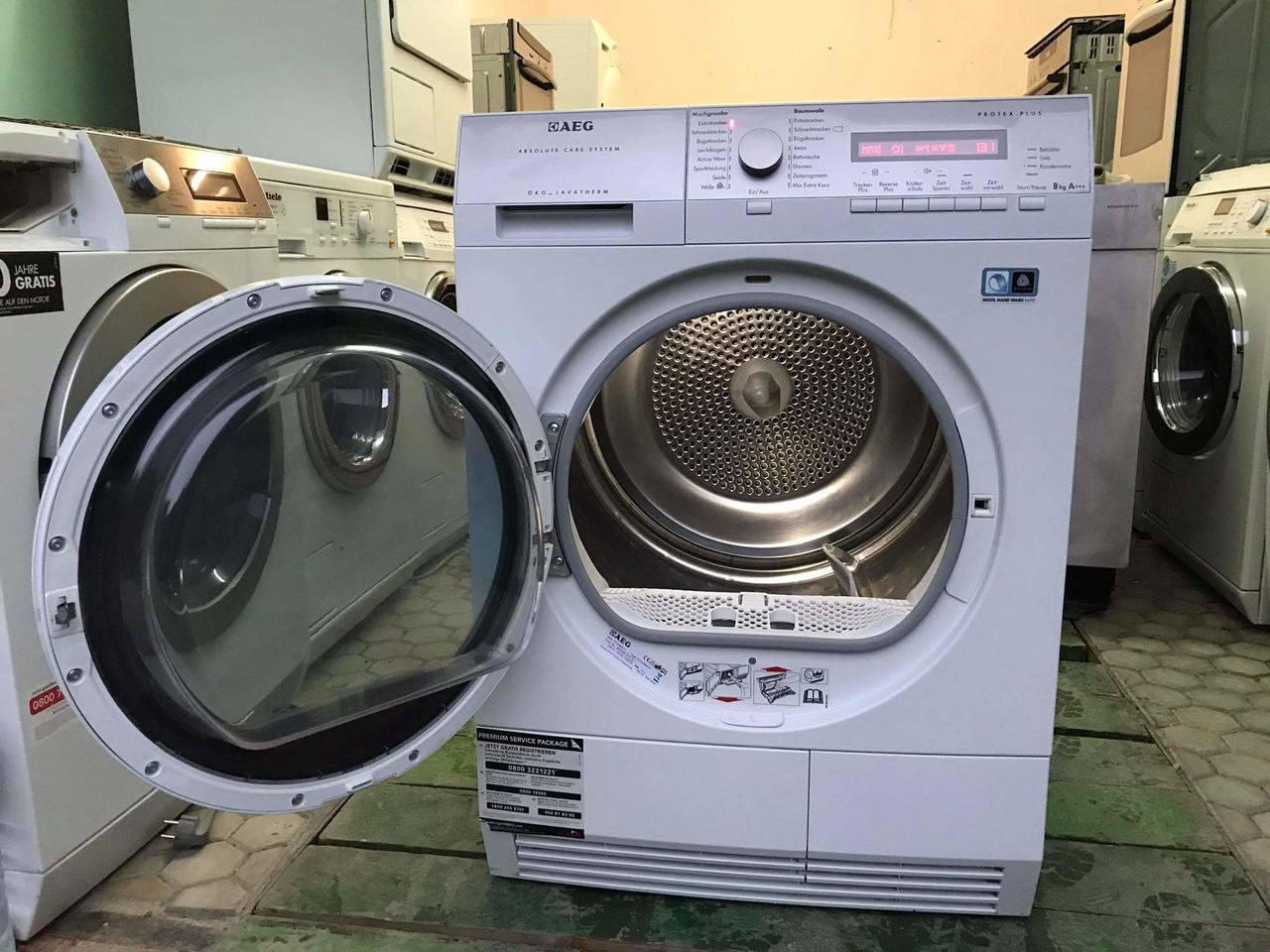 Сушка AEG на 8 кг, экономичная, с тепловым насосом, немецкая!