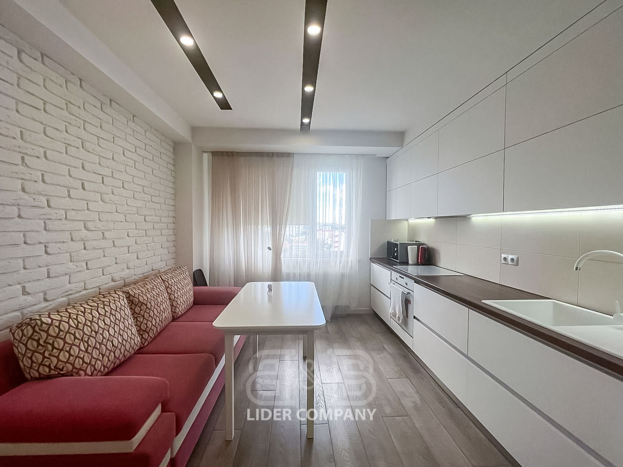 Apartament cu 2 camere, 82 m², Centru, Chișinău foto 4