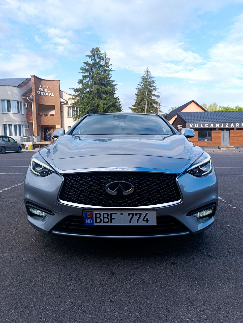 Infiniti Q30 фото 2